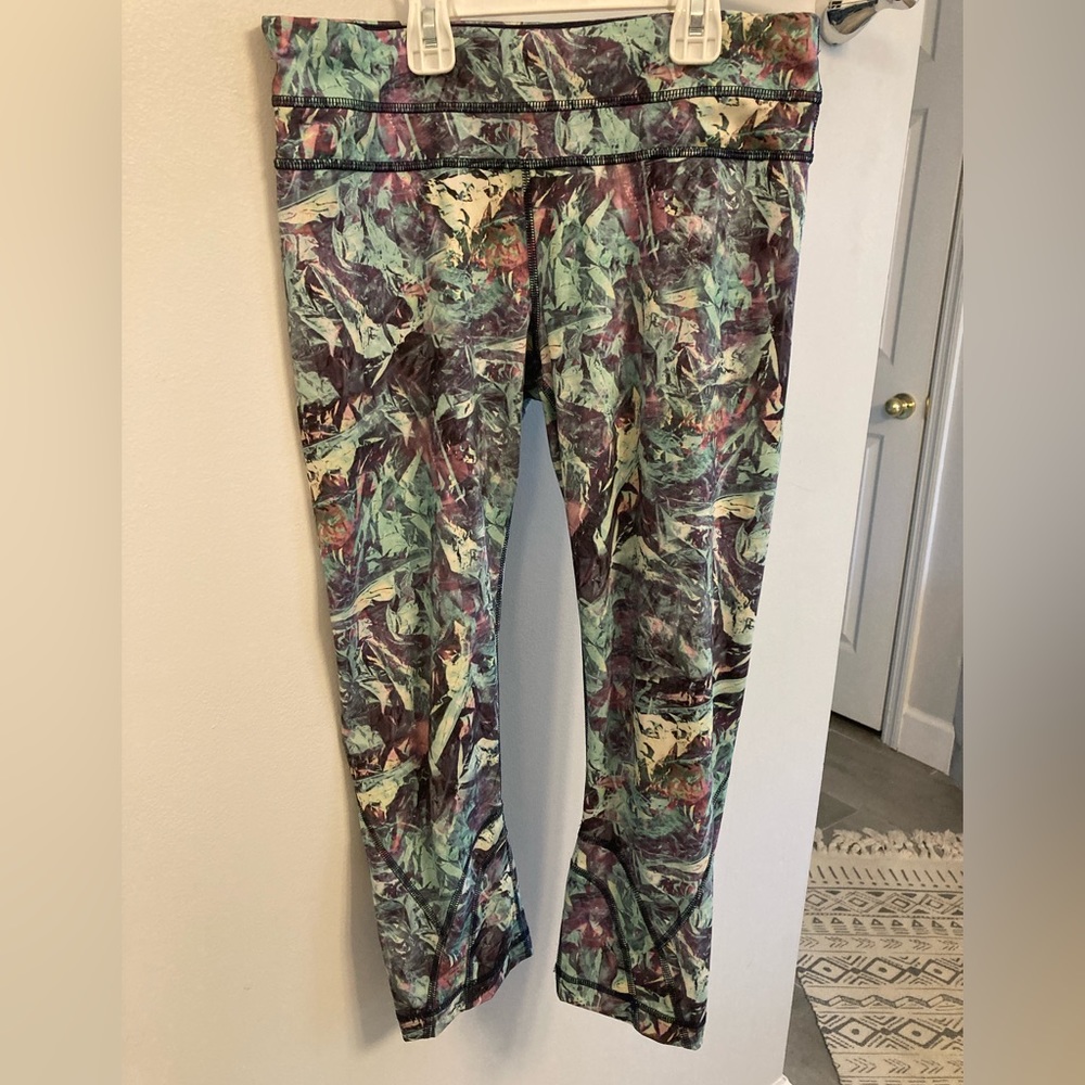 Lululemon Run Inspire Crop II Luxtreme Iridescent multi color Size 8